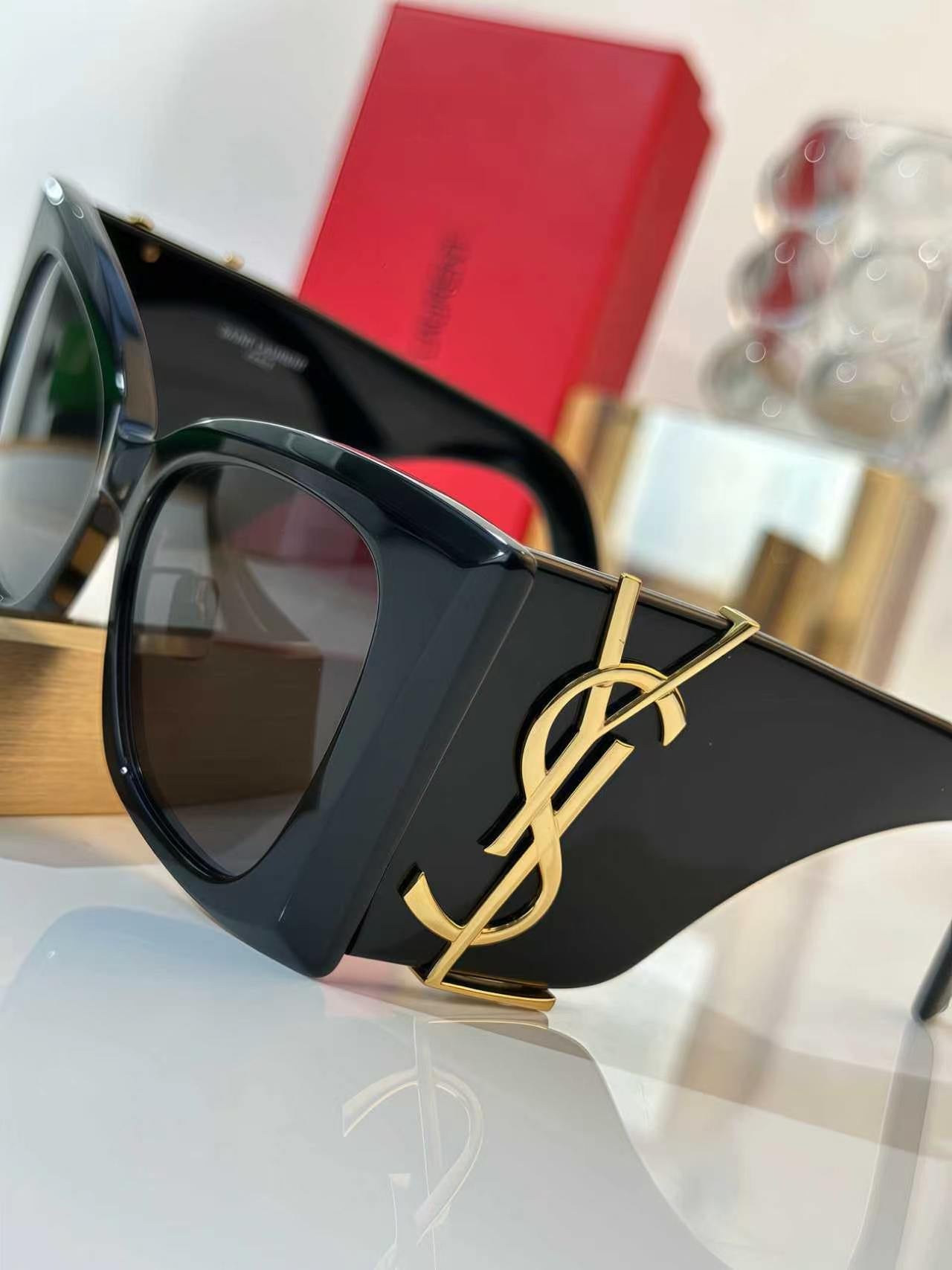 Sunglasses YSL M119