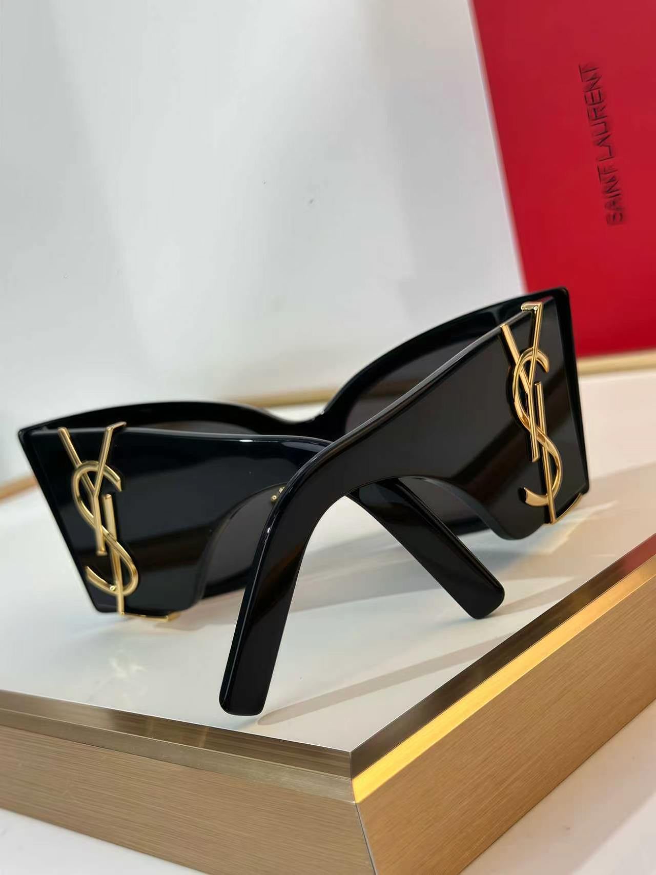 Sunglasses YSL M119